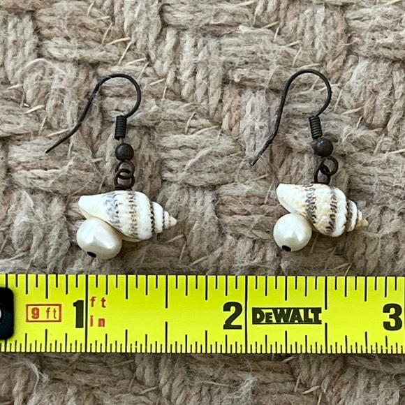 Elegant Shell and Pearl Earrings - Ready for Gift-Giving in Gold Box - Picture 5 of 11